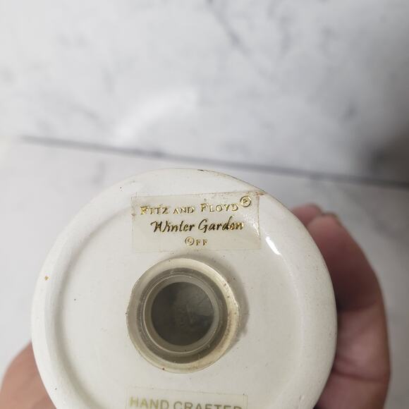 Fitz and Floyd Winter Garden salt and pepper shaker set, Preowned christmas - Picture 4 of 5
